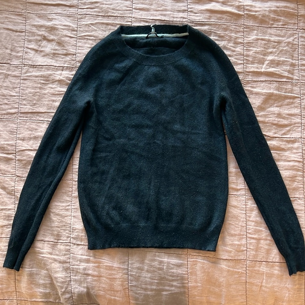 Black cashmere Apt 9 sweater size XS
